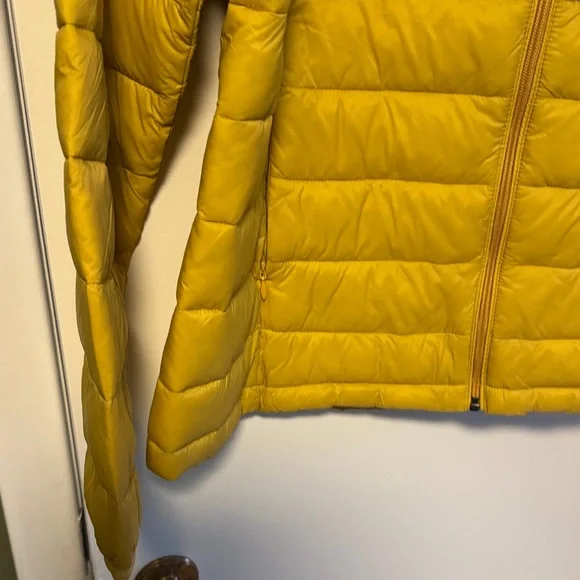 Amazon Essentials Light Yellow Quilted Jacket - Picture 4 of 11
